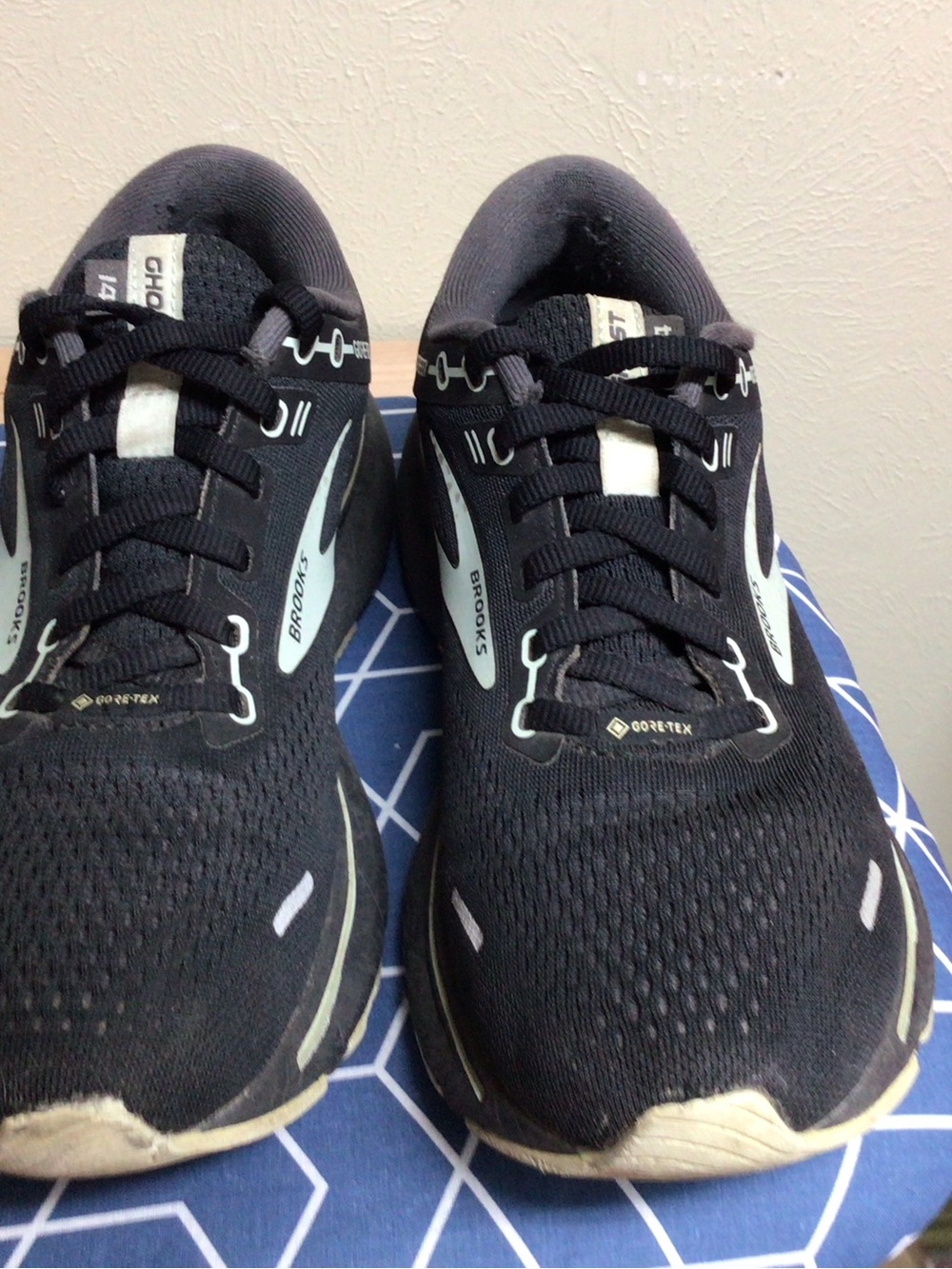 Brooks Black and White Running Sneakers